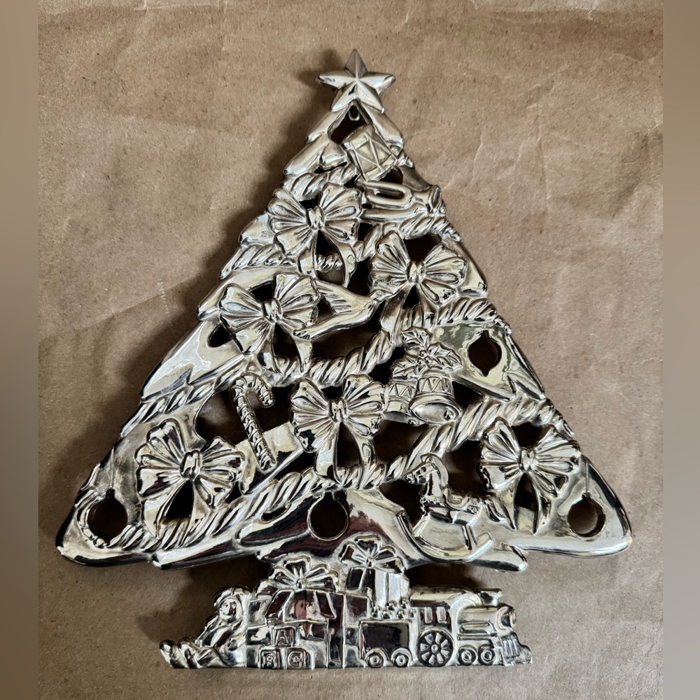VTG Elegance Silver Plated Christmas Tree Trivet/Wall Hanging. 10” by 9” by 0.5”
